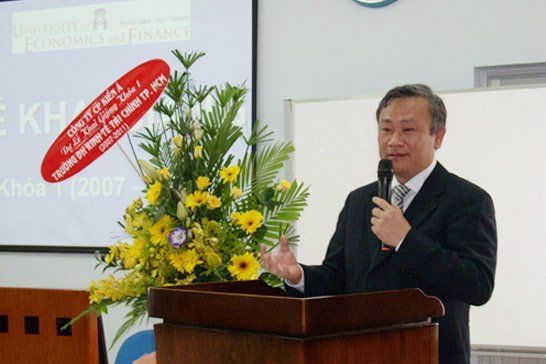 Nhà giáo giàu và nghèo